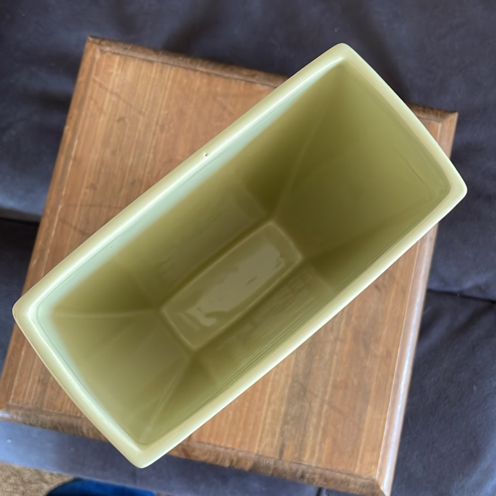 Red Envelope Pistachio Green Rectangular Vase Pre-Owned (2) - Picture 3 of 6